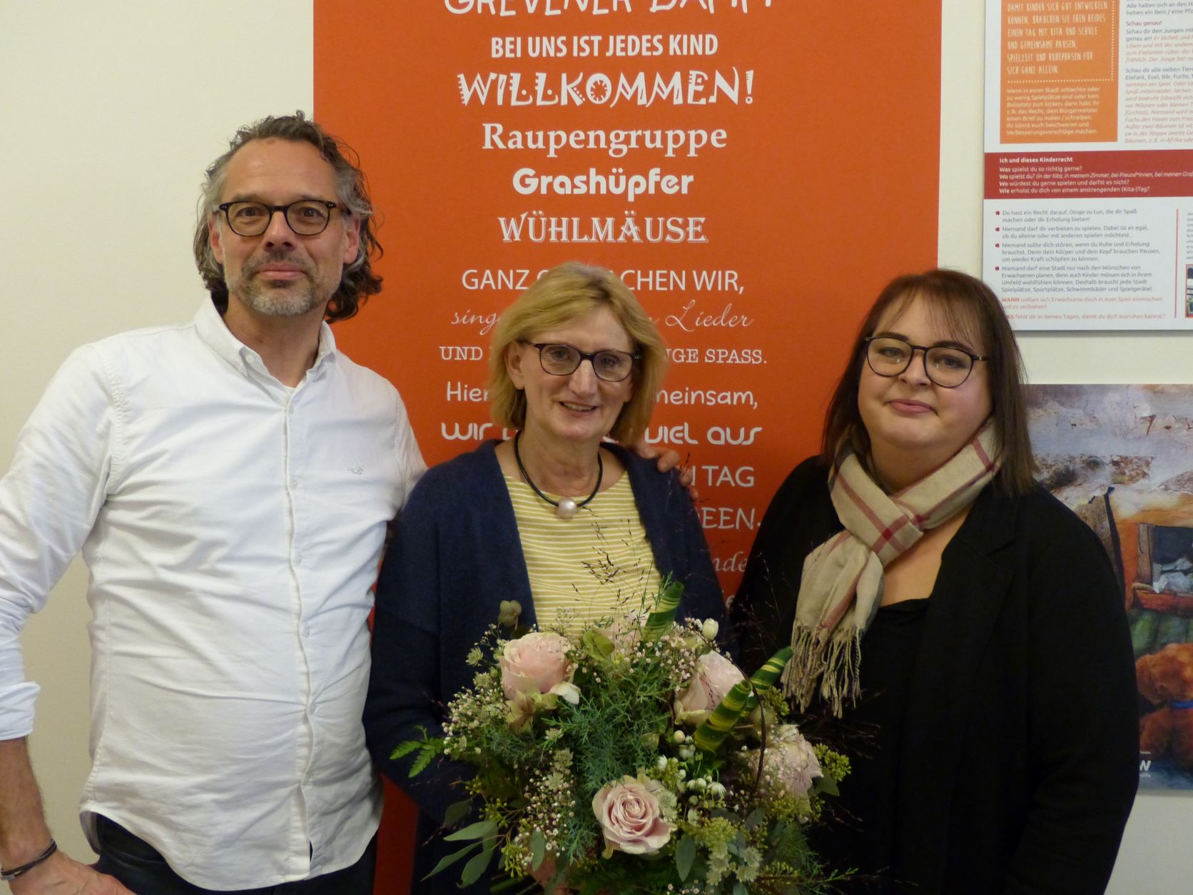 Johannes Zarend und Simone Mannefeld (r.) gratulierten Ulla Wienströer zum Jubiläum